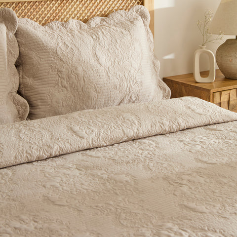 Camille bedsprei set beige 230x240 cm + 2 (50x70 cm) - Image 5