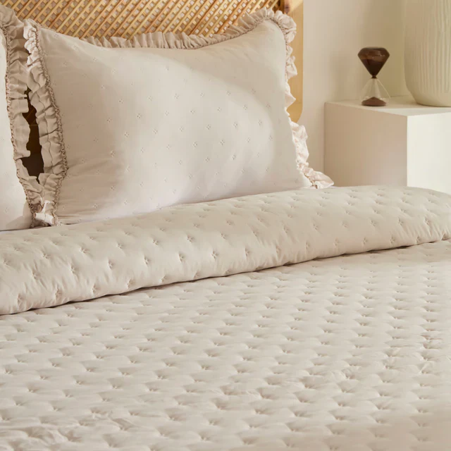 Fiona Sprei Set Beige 230x240 cm + 2 Stuks (50x70 cm) - Image 4