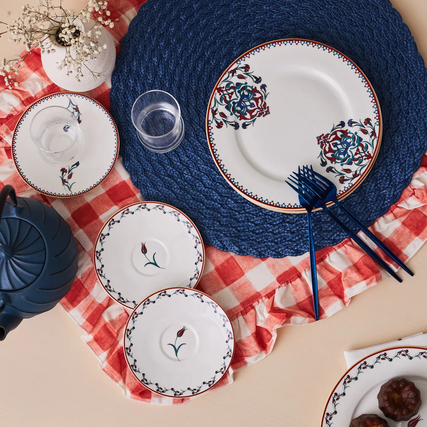 Karaca Nakkaş porseleinen servies voor 6 personen, 24-delig - Image 8
