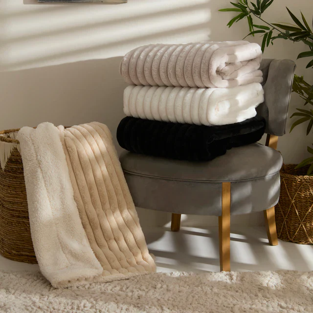 Karaca Stripe Sherpa Grijze Deken 130x150 - Image 2